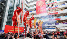 广州国际轻纺城178头雄狮齐舞喜迎蛇年